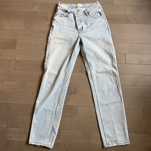 Abercrombie - Light Wash High Rise Dad Jeans (27/4L)